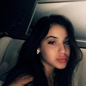 Meet your Posher, Bella